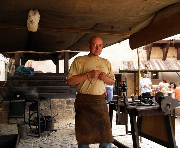 historická tradiční kovárna na trhy a jarmarky